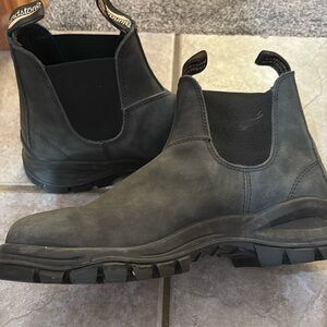 Blundstones.  Great condition!